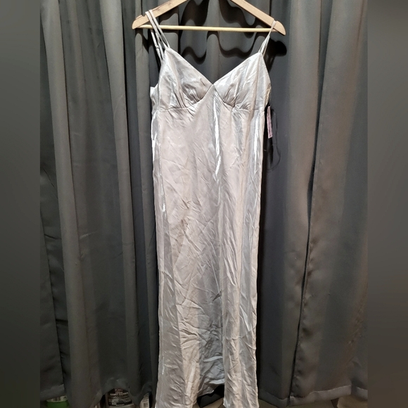 WILD FABLE WOMEN'S SILVER IRIDESCENT MAXi  SLIP DRESS. NWT - Picture 2 of 8